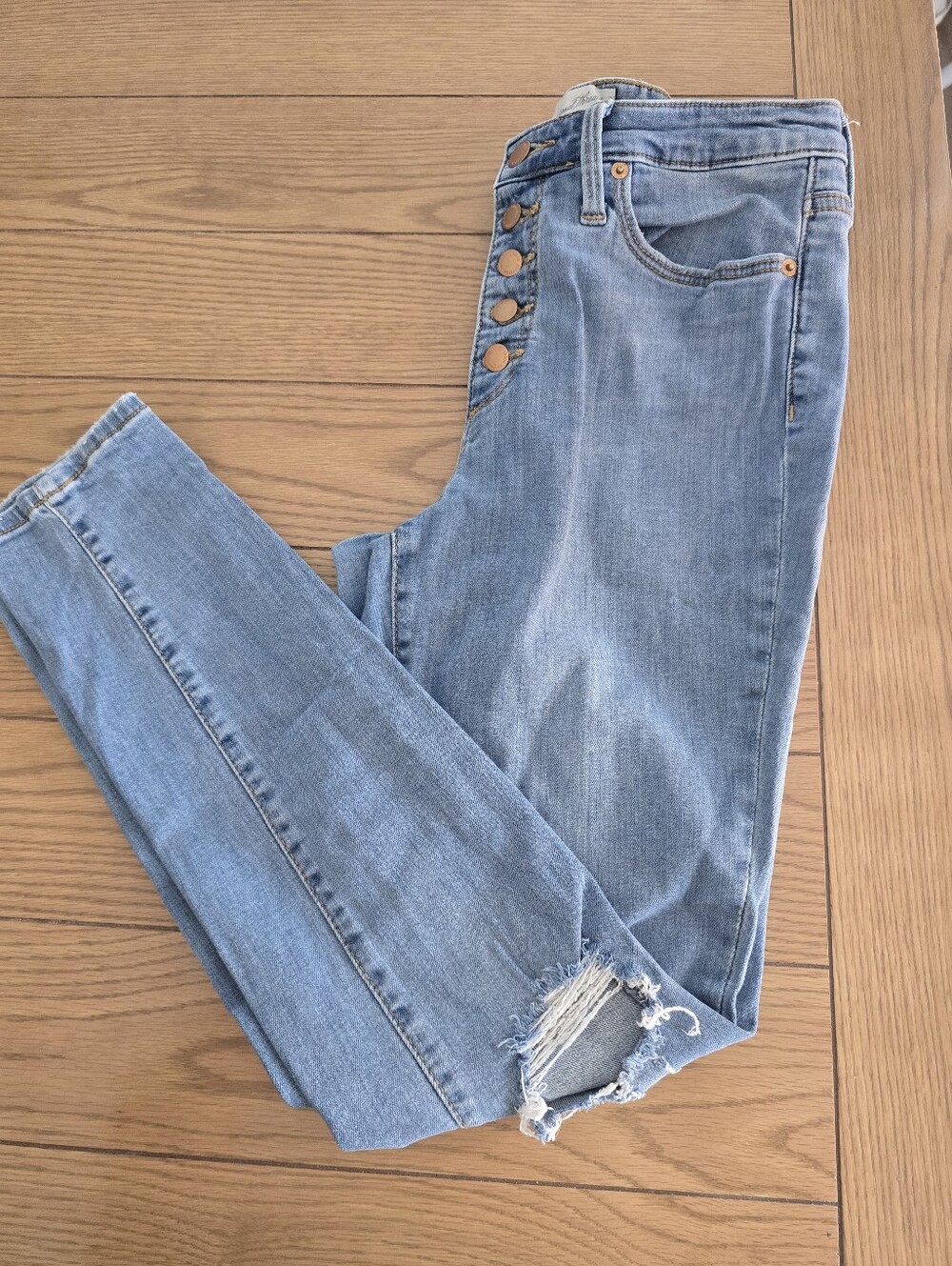Universal Thread High Rise Skinny Size 6